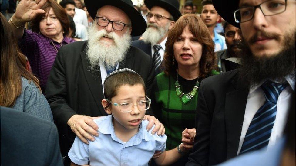 Moshe Holtzberg arrives with his grandparents at Chabad House (16/01/18)