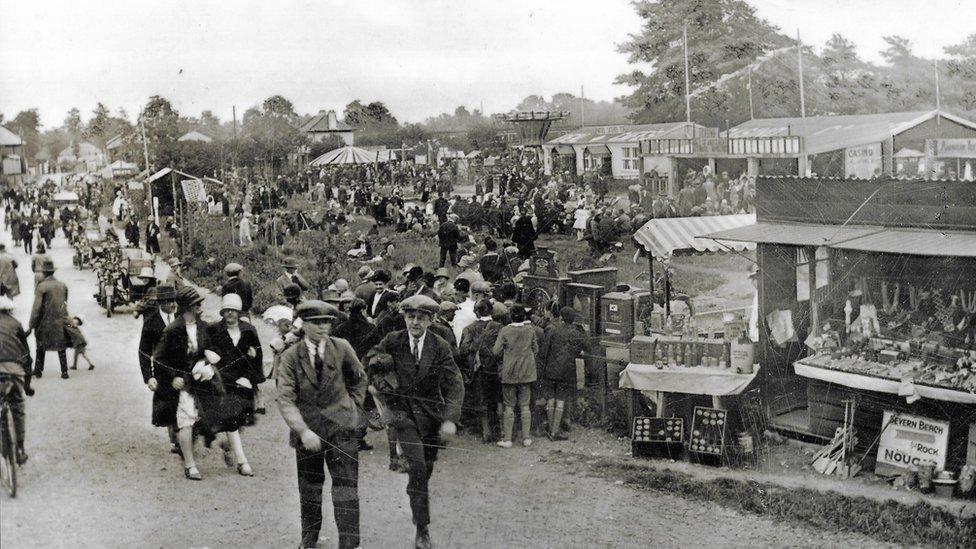 New Road and Pleasure Gardens, Severn Beach