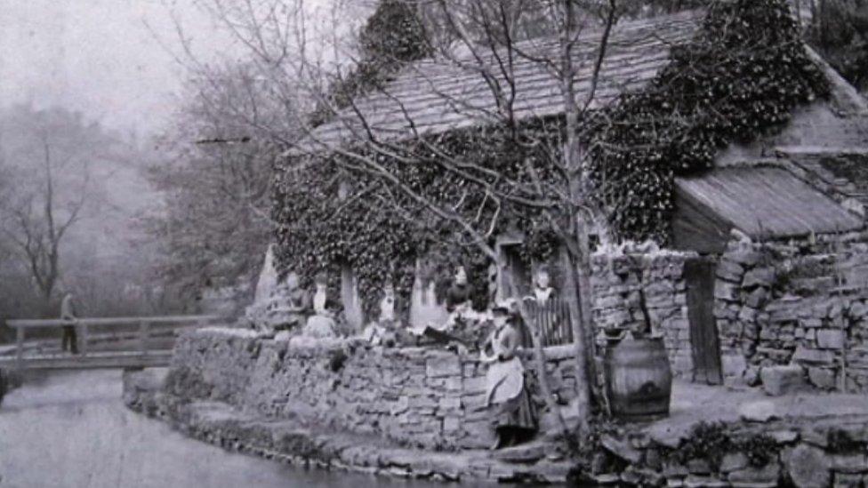 Aqueduct cottages from the 1800s