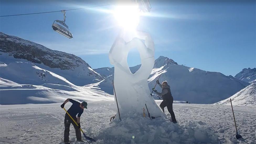 Carving the sculpture