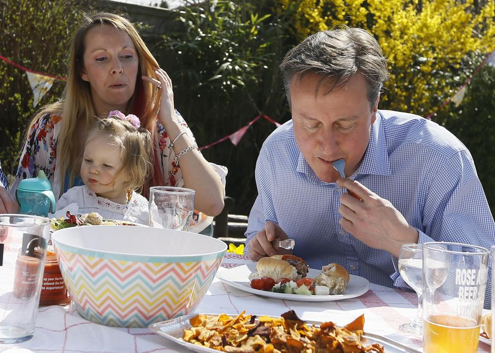 David Cameron eating a hot dog with a knife and fork