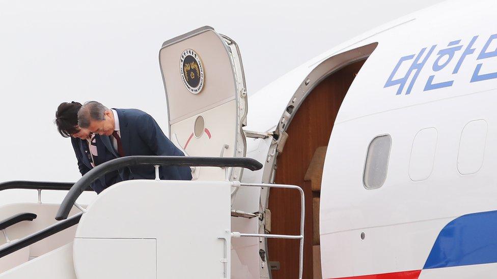 South Korean president Moon Jae-in (R) and first lady Kim Jung-sook (L) bow as they leave to Seoul at the Sunan International Airport in Pyongyang, North Korea, 20 September 2018