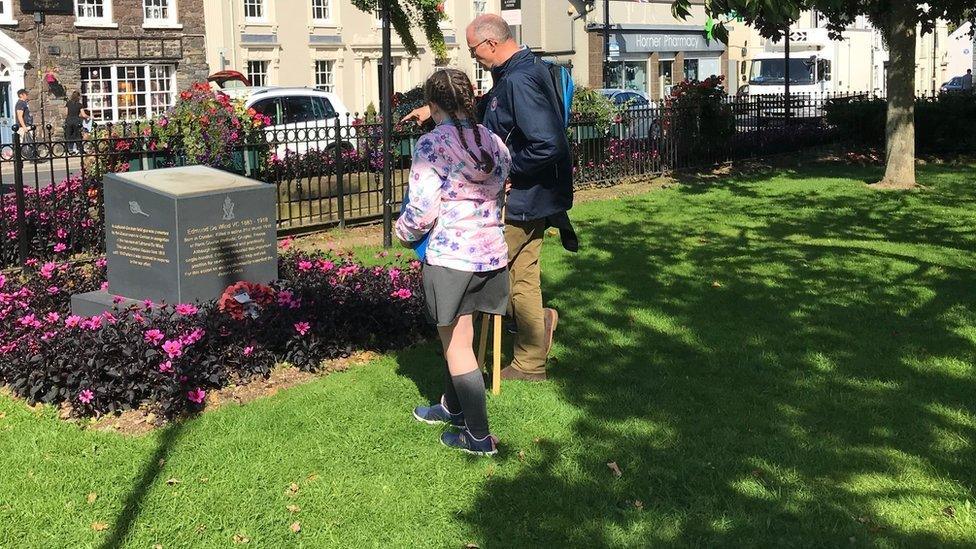 The Andrews Memorial Primary School pupils visit De Wind's memorial