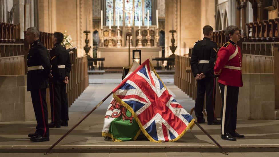 The Union flag and Ddraig Goch together in a moment of silence to remember the Somme sacrifice