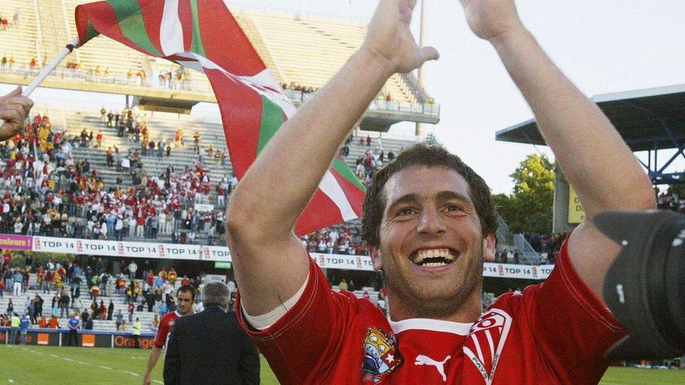 Federico Martin Aramburu celebrating his team Biarritz' win against Perpignan in 2006