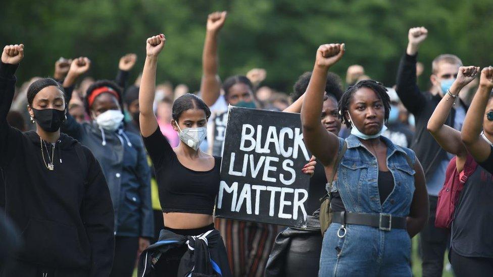 protestors-marching.