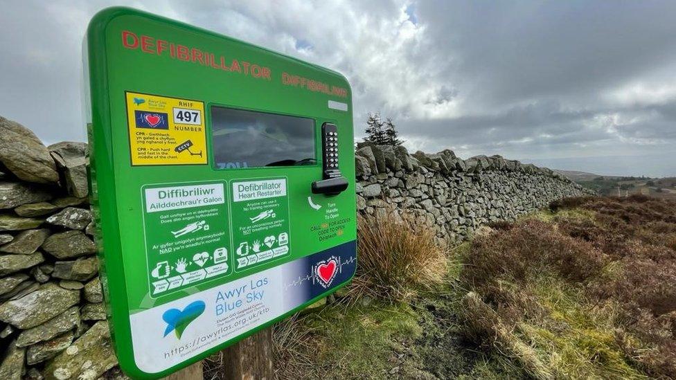 Defibrillator in Moel Famau