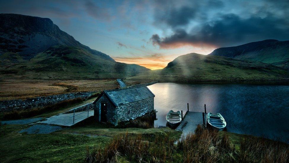 Llyn Dywarchen in Rhyd Ddu in the Snowdonia National Park