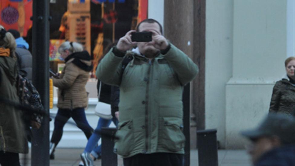 A surveillance image of Ludlow taking pictures on Oxford Street