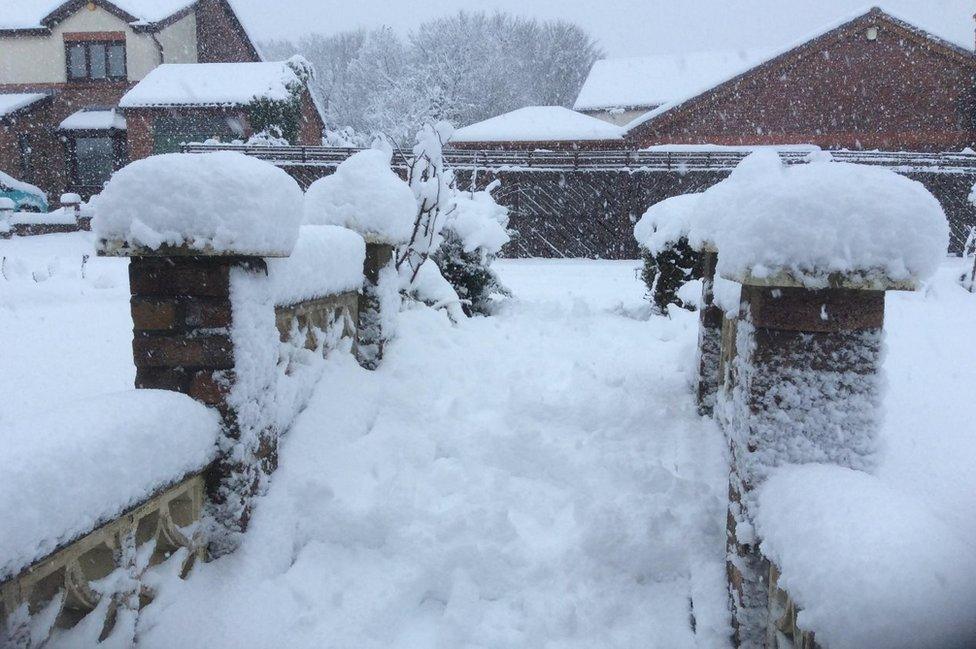 Thick snow on garden wall