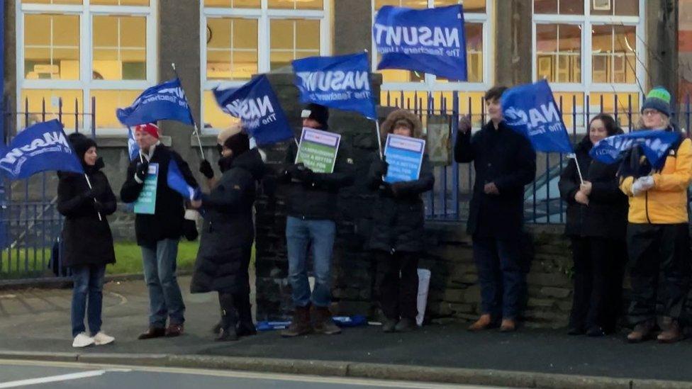 Members of the NASUWT on the picket line