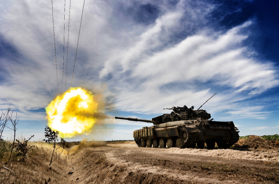 Ukrainian T-64BV battle tank firing