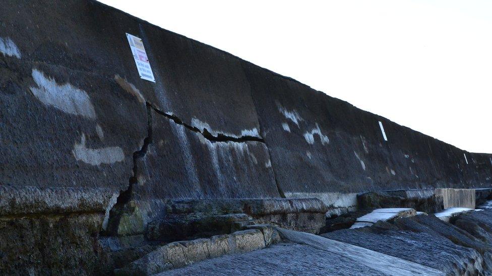 Cracks in the sea wall at L'Ancresse