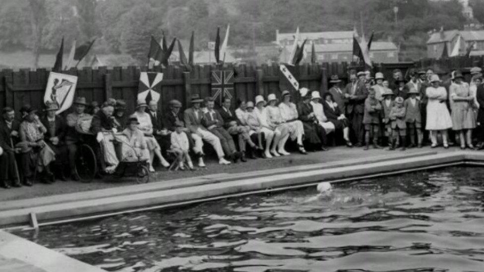 Opening of the swimming pool in August 1927