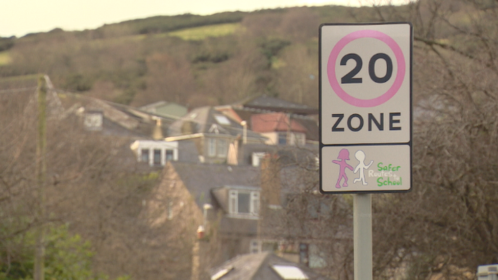 20mph zone sign