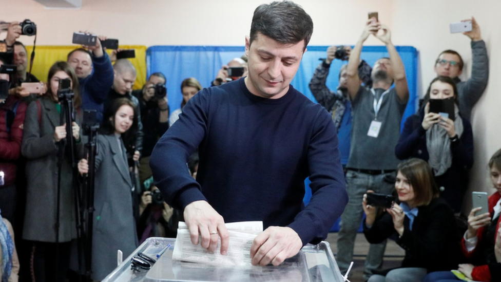 Zelensky voting in 2019