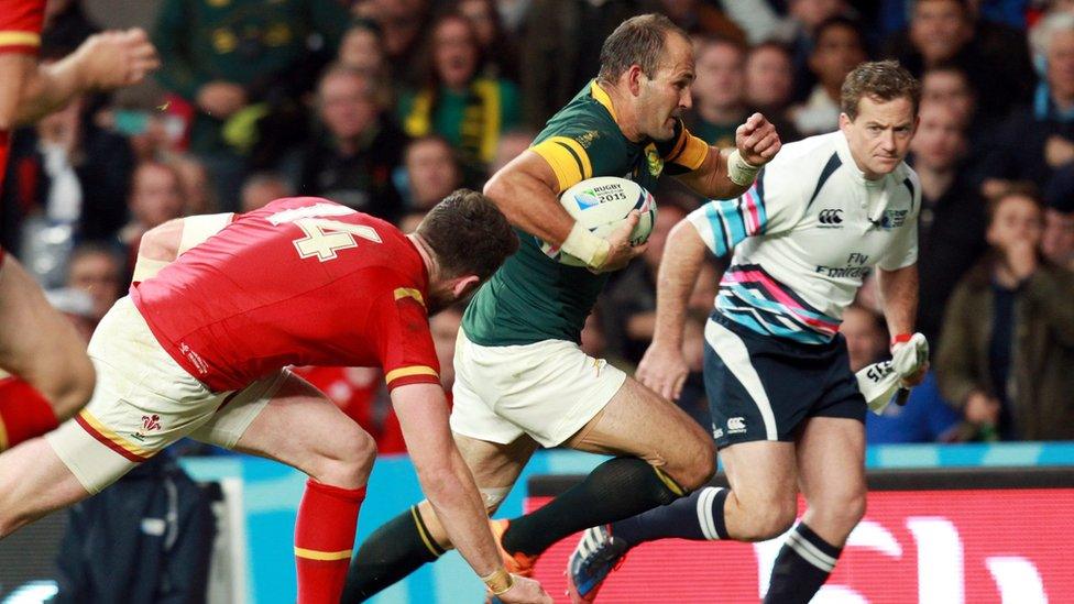 South Africa"s Fourie(C) du Preez scores the winning try