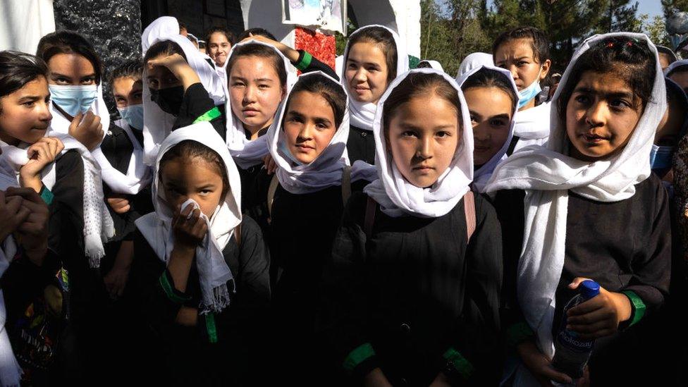 girls-at-school-afghanistan.