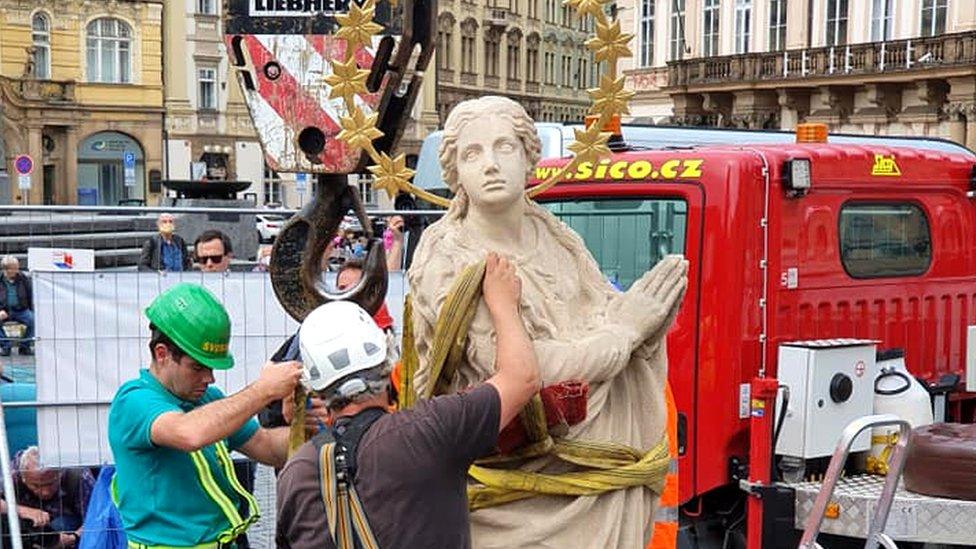 Statue being prepared for erecting in Prague