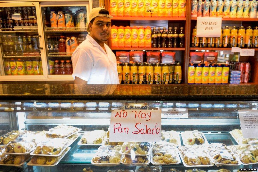 Shops in Venezuela with no bread signs