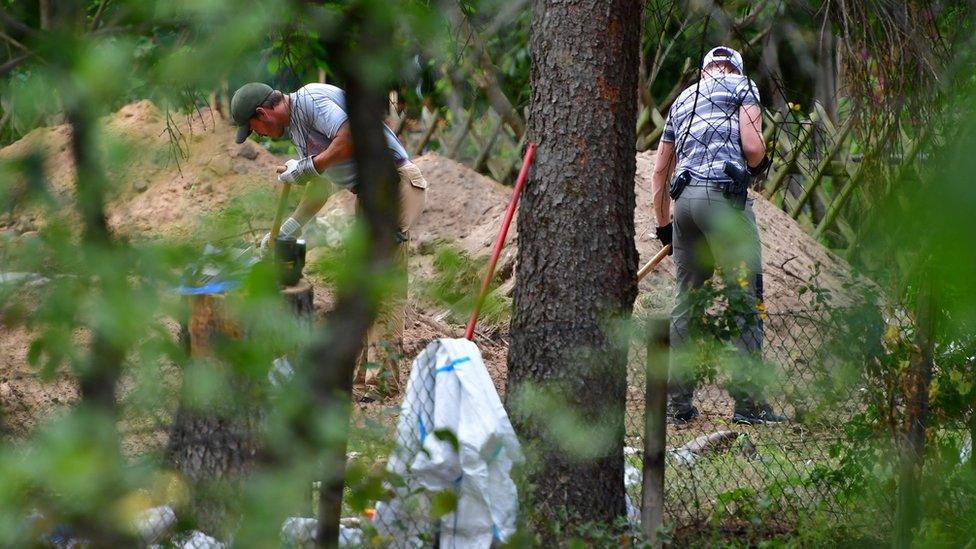 Officials searching an allotment in Germany