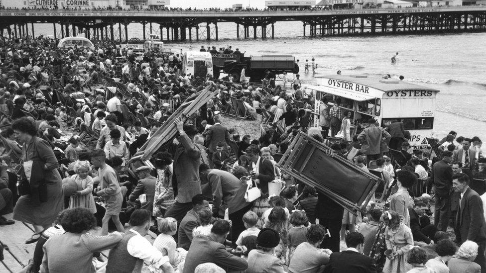 CROWDED BEACH