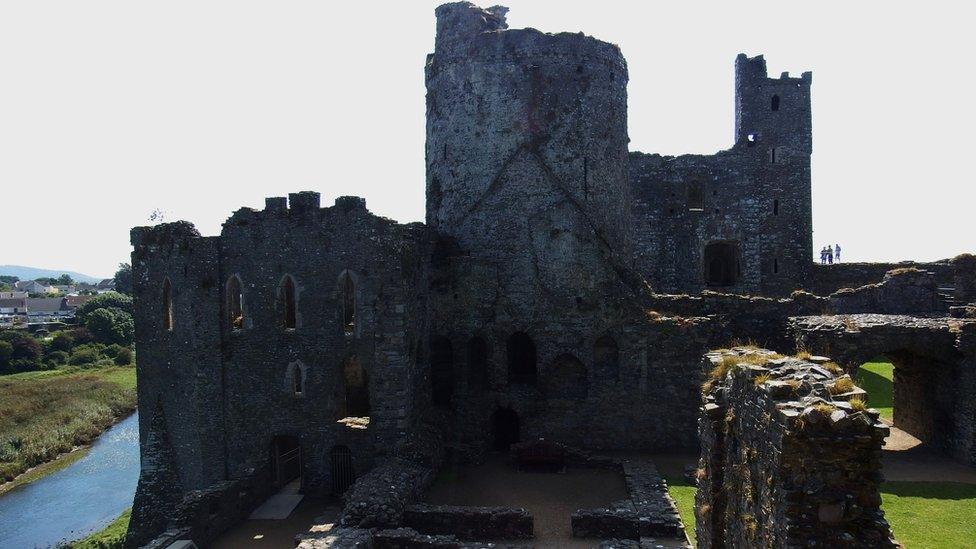 A few hours well spent at Kidwelly Castle, by Wendy Stephens