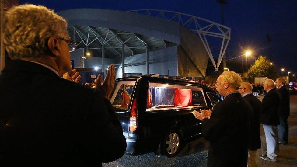 Coffin of Anthony Foley passes Thomond Park