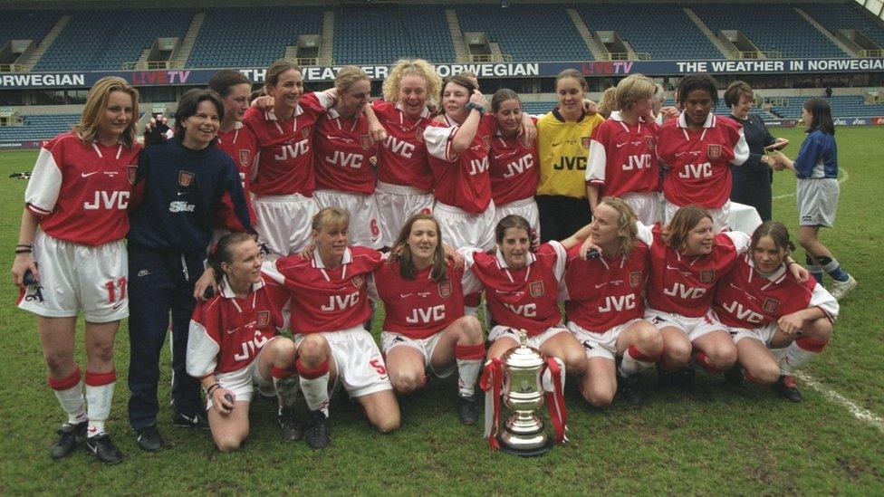 Arsenal victorious 1998 team