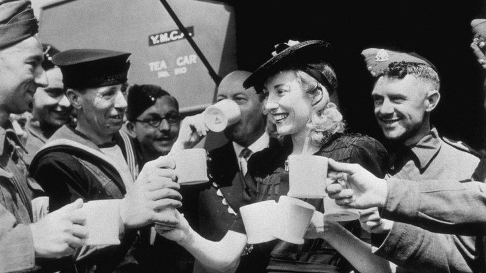 Vera Lynn with troops in 1942