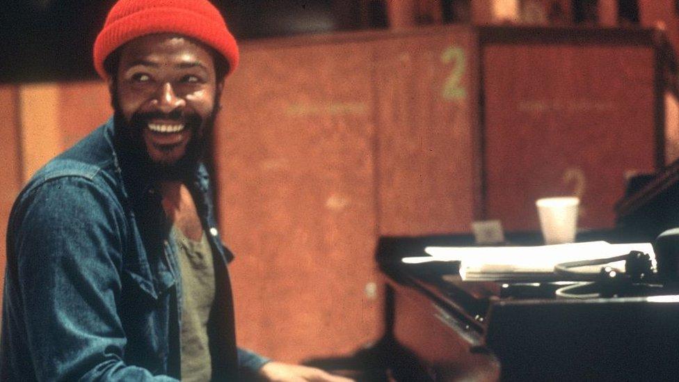 marvin gaye sat at a piano