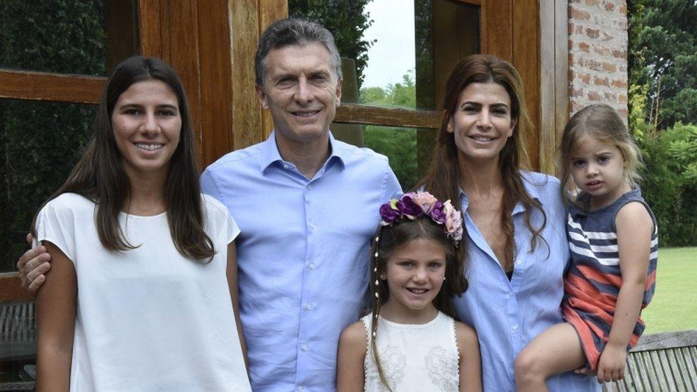 Handout photo released by the Argentinian Presidency of Argentinian President Mauricio Macri (2-L), his wife Juliana Awada (2-R) and their daughter Antonia (R) posing with late Argentinian public prosecutor Alberto Nisman's daughters Iara (L) and Kala (C) at his house in Buenos Aires on January 17, 2015, a day before the anniversary of Nisman's death