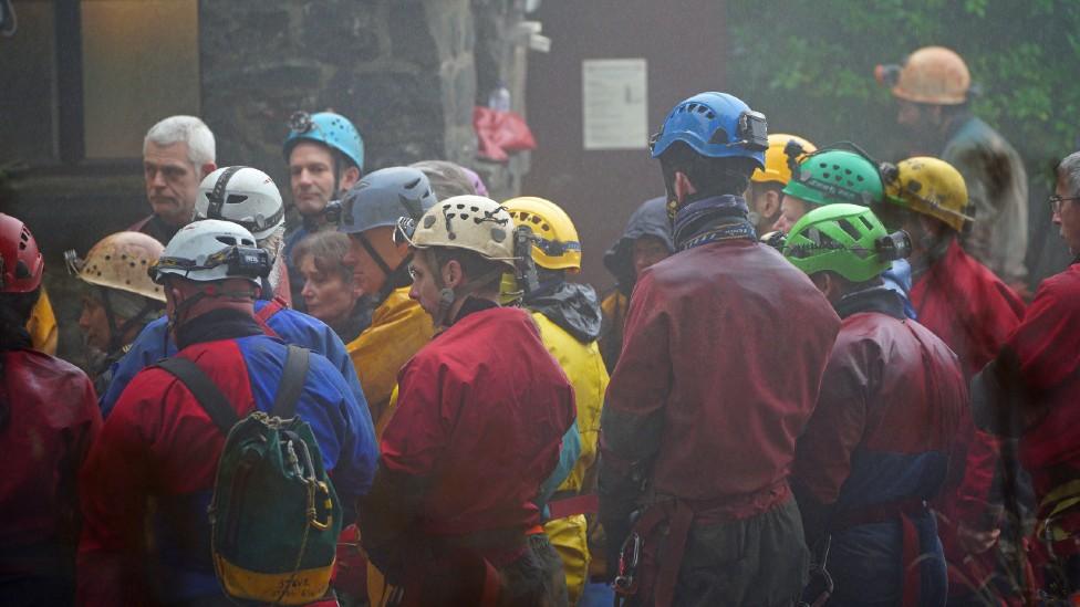 Cave rescue teams