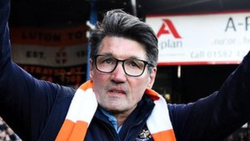 Mick Harford celebrates with Luton fans