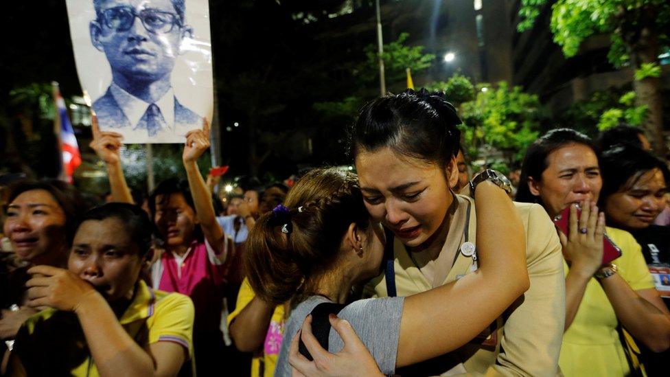 People cry at news of king's death in Bangkok on 13 October 2016