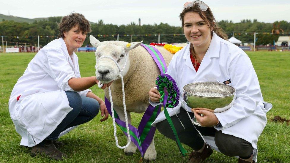 Paula Creer & Aalish Creer with the winning beast