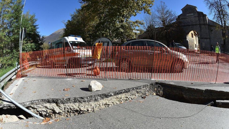 Road with large crack in the town of Norcia (31 October)