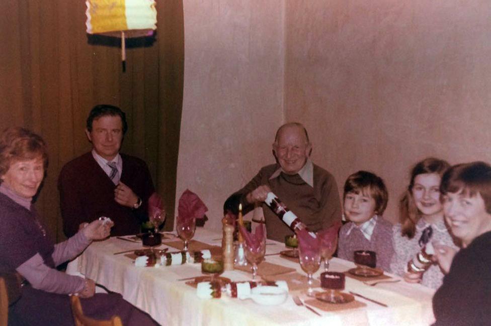 Wendy with her parents, uncle and children