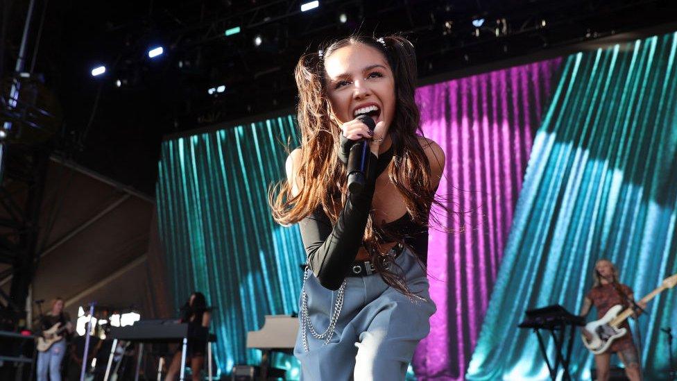 olivia rodrigo performing