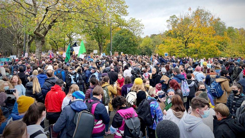 crowd Kelvingrove Park