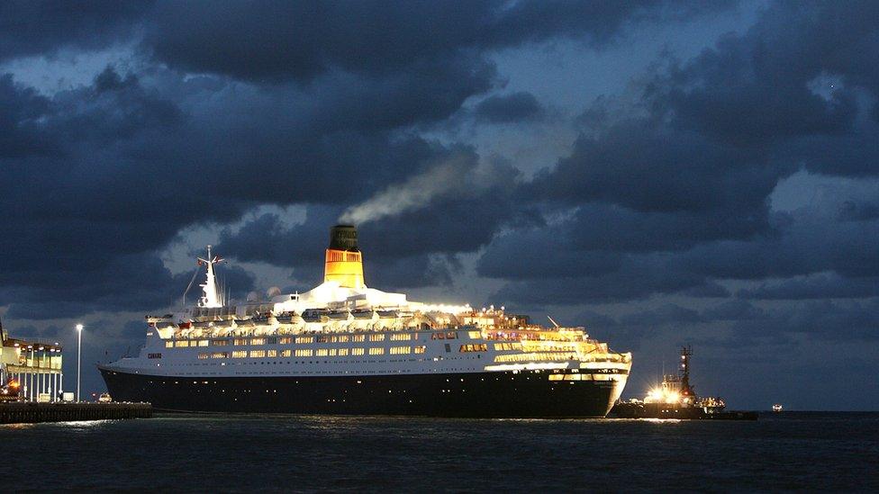 The QE2 enters Port Phillip in Melbourne