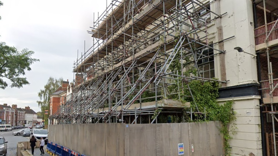 Hotel in scaffolding