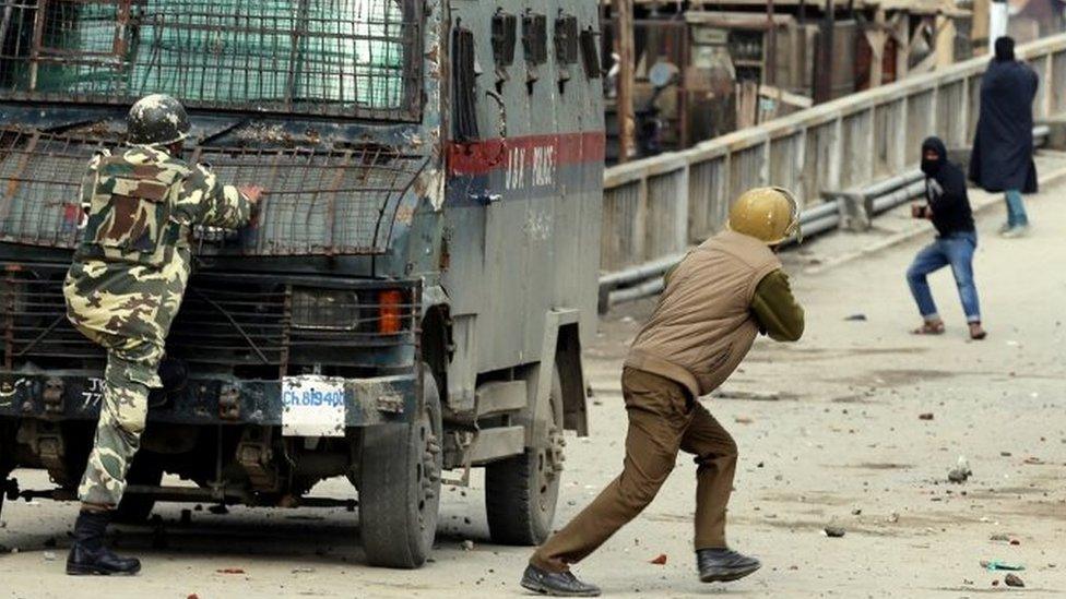 Indian police clash with Kashmiri protestors during a protest in Baramullah, north of Srinagar. Photo: 7 November 2015