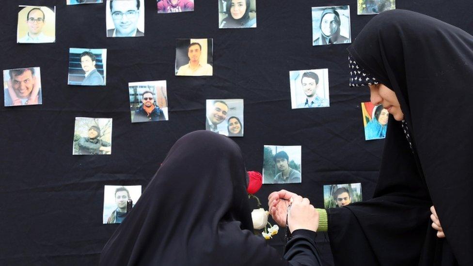 Hard-line students light candles in memory of crash victims - 14 January