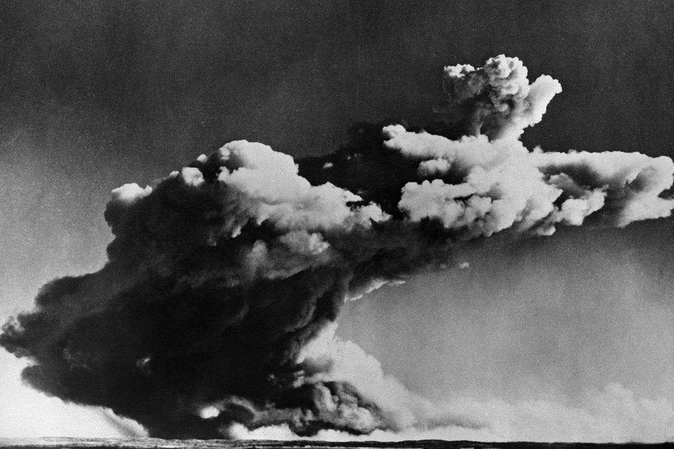 Test of the first British nuclear bomb on 3 October 1952 on the Montebello Islands