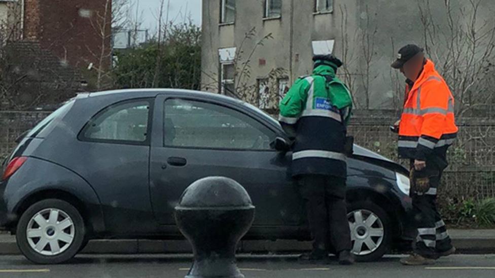 Parking warden issues ticket