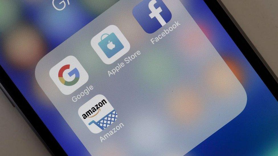 Phone with Facebook, amazon, apple and google apps