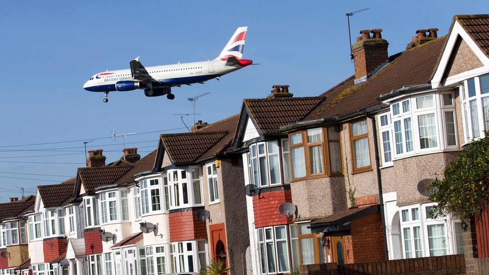 Plane comes into land