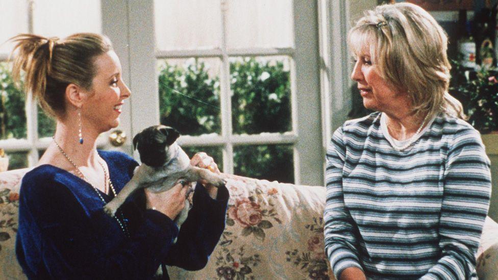 Lisa Kudrow and Teri Garr in Friends in 1998