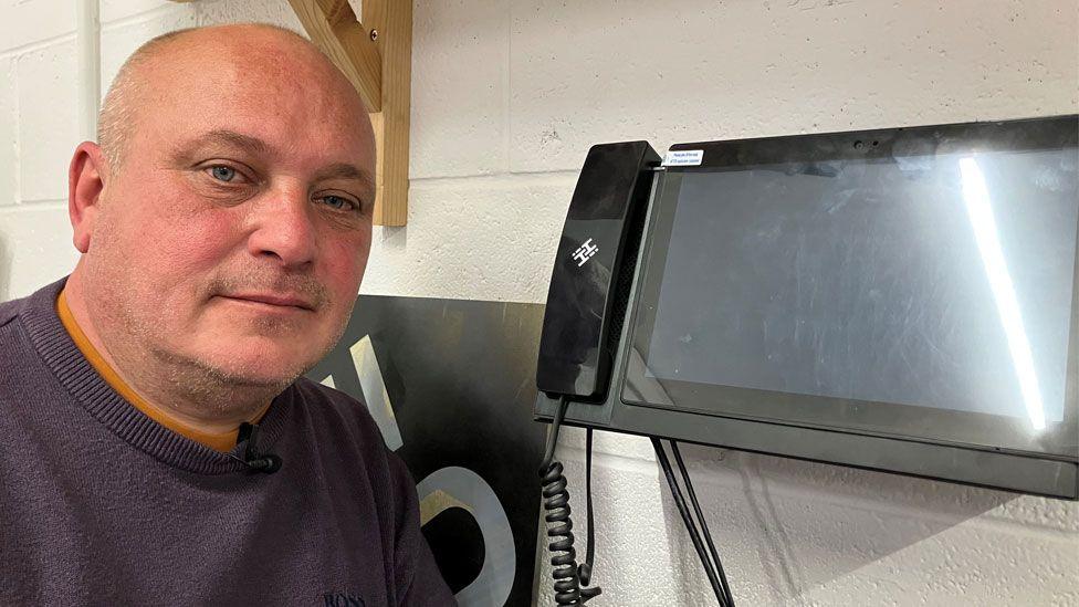 Small business owner Gary Pride said he feels "ripped off" over his phone contract 